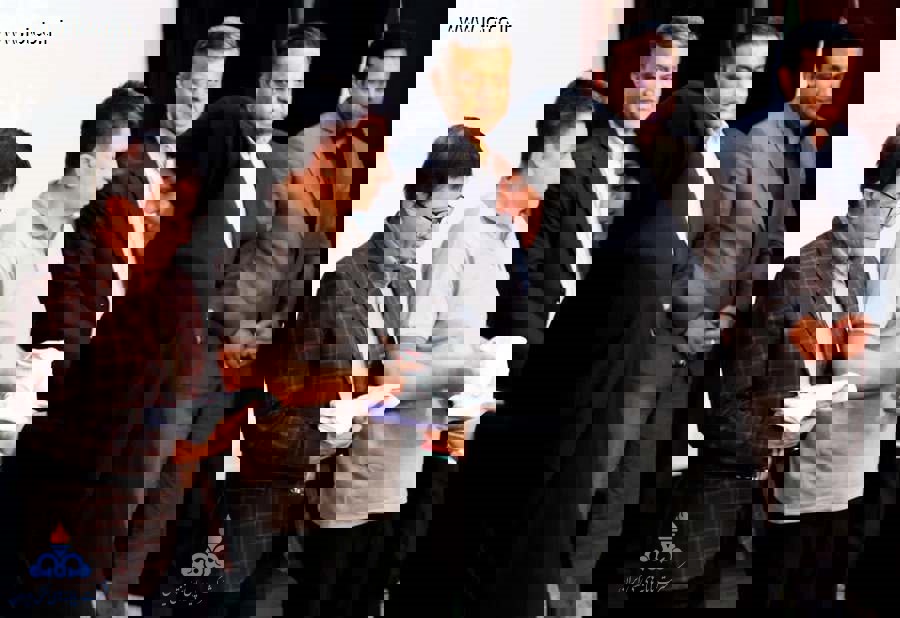 1905821