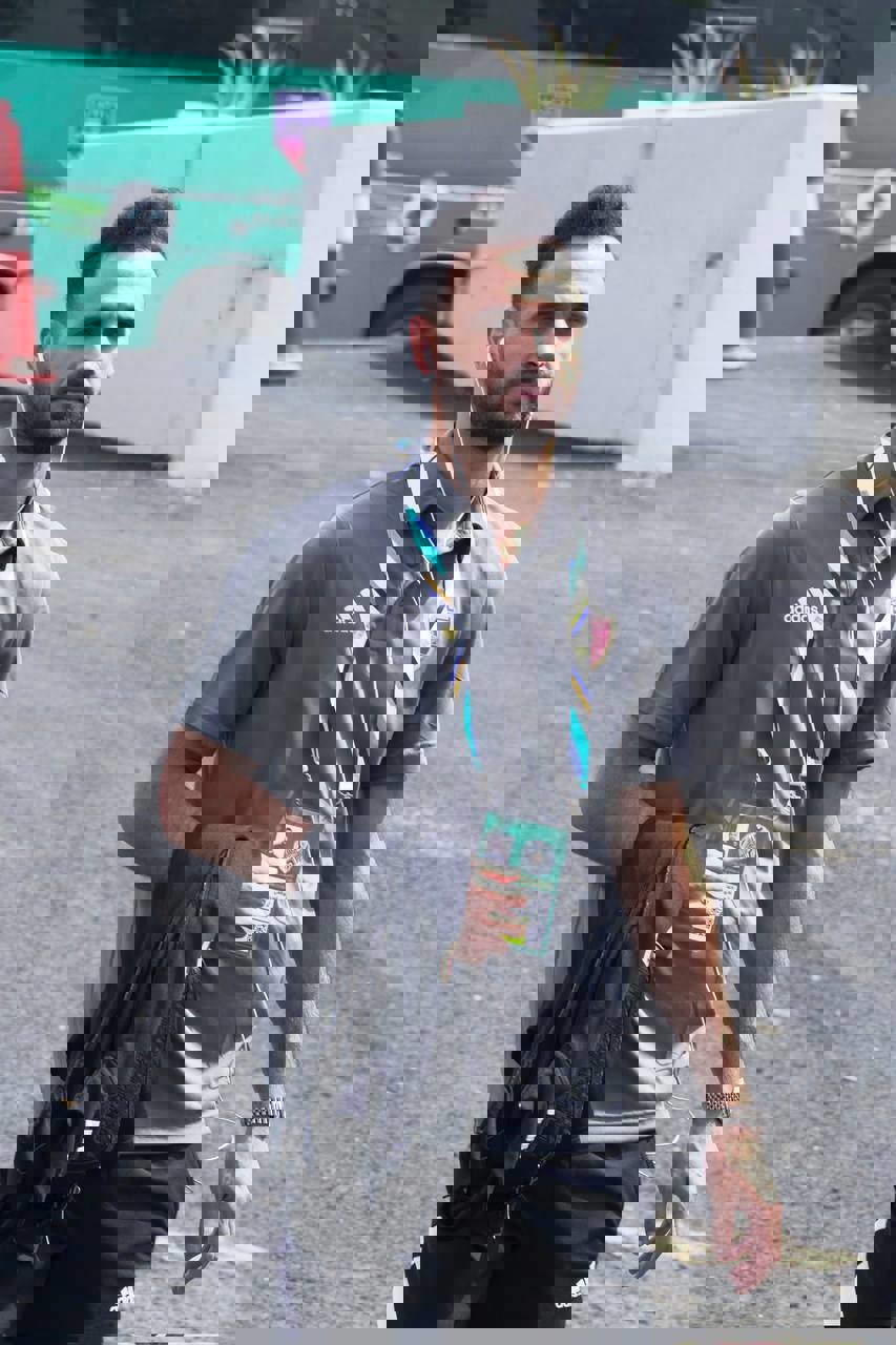 1905808