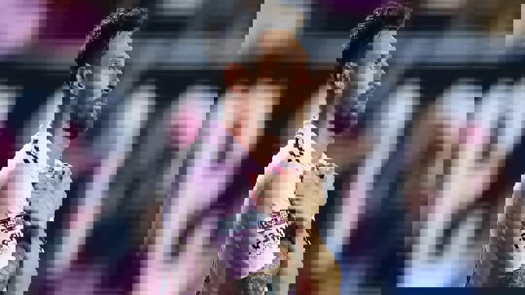 1905960