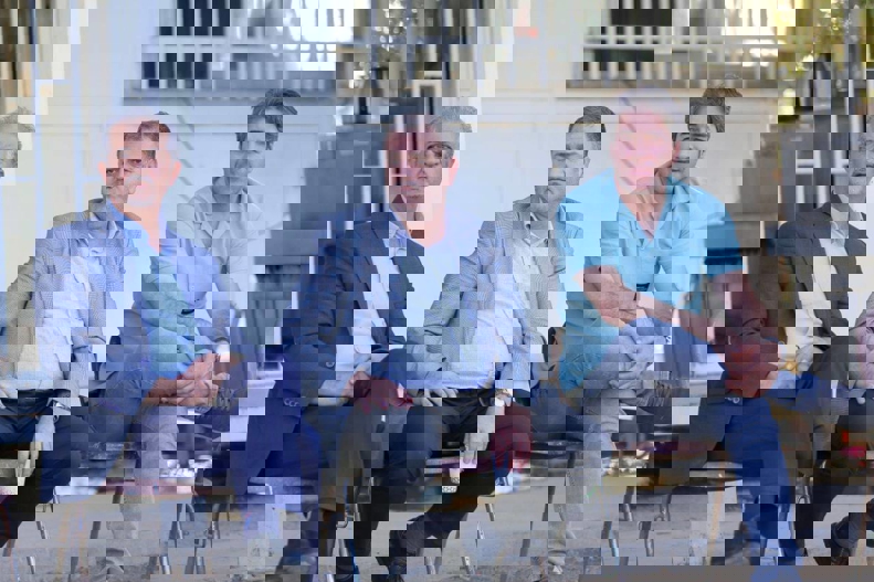 1905915