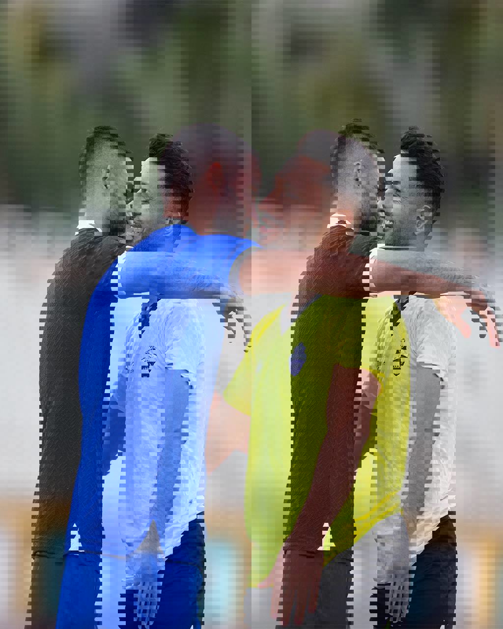 1905944