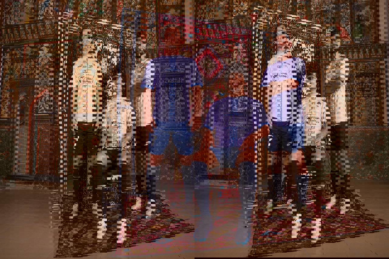 1906405