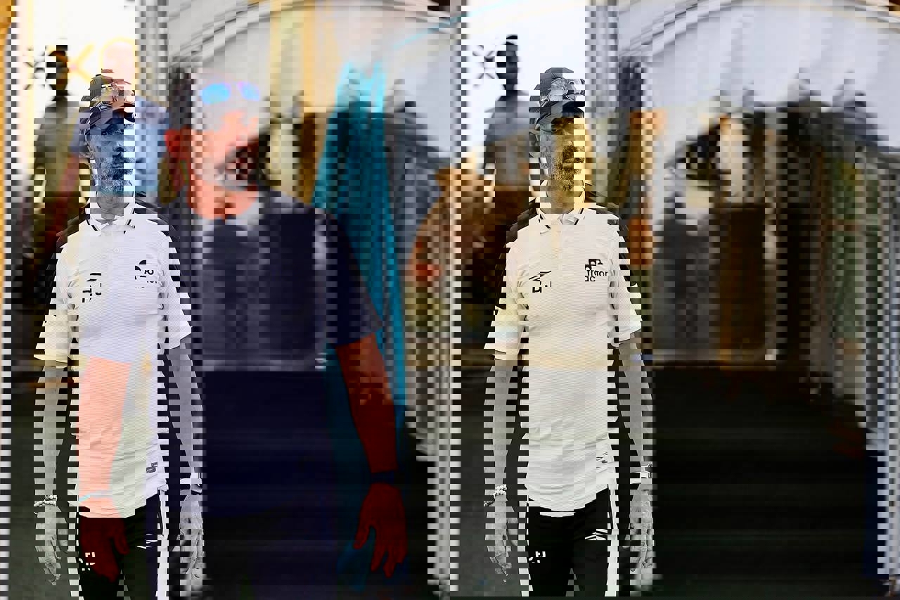 1906403