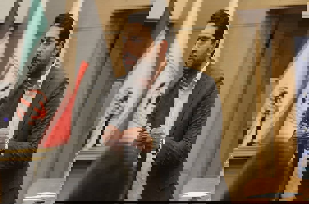 1906398
