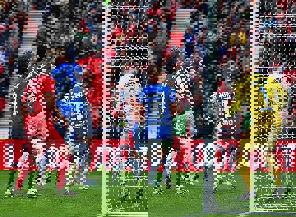 1906579