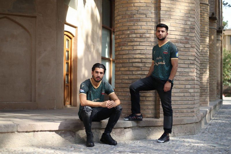 پیراهن‌های اول و دوم تیم محبوب شهر قزوین 