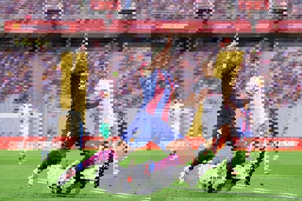 1906957