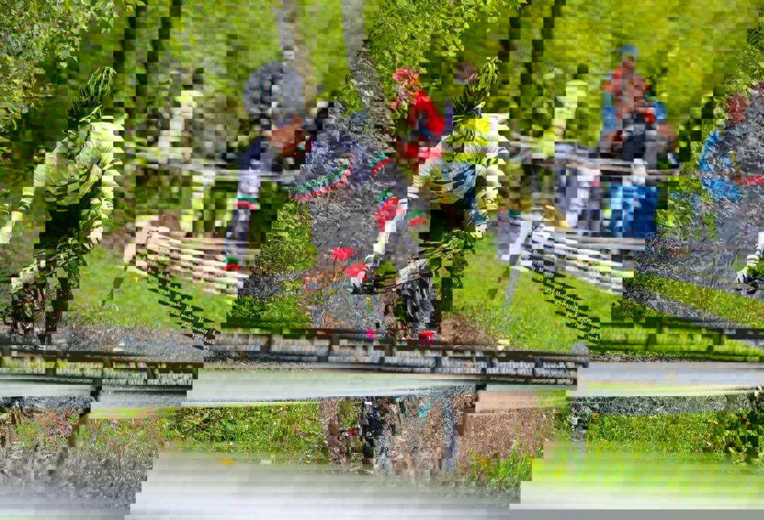 1906716