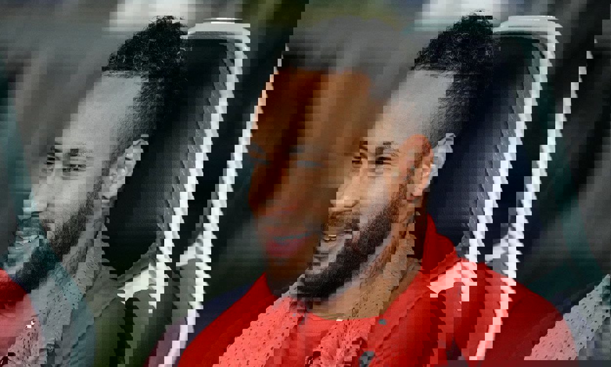 1906667