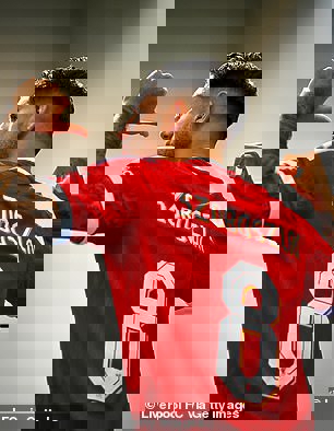 1906884