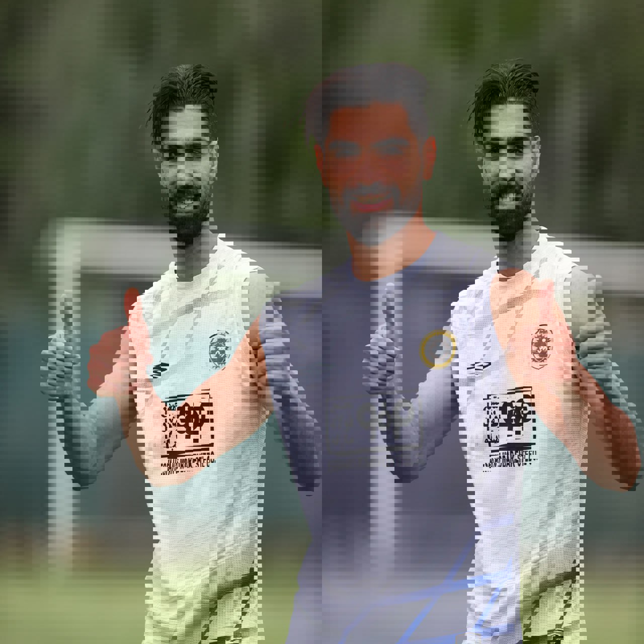1906902