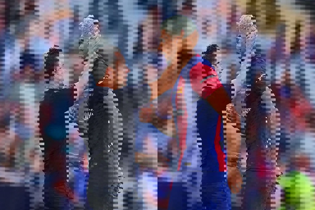 1906976