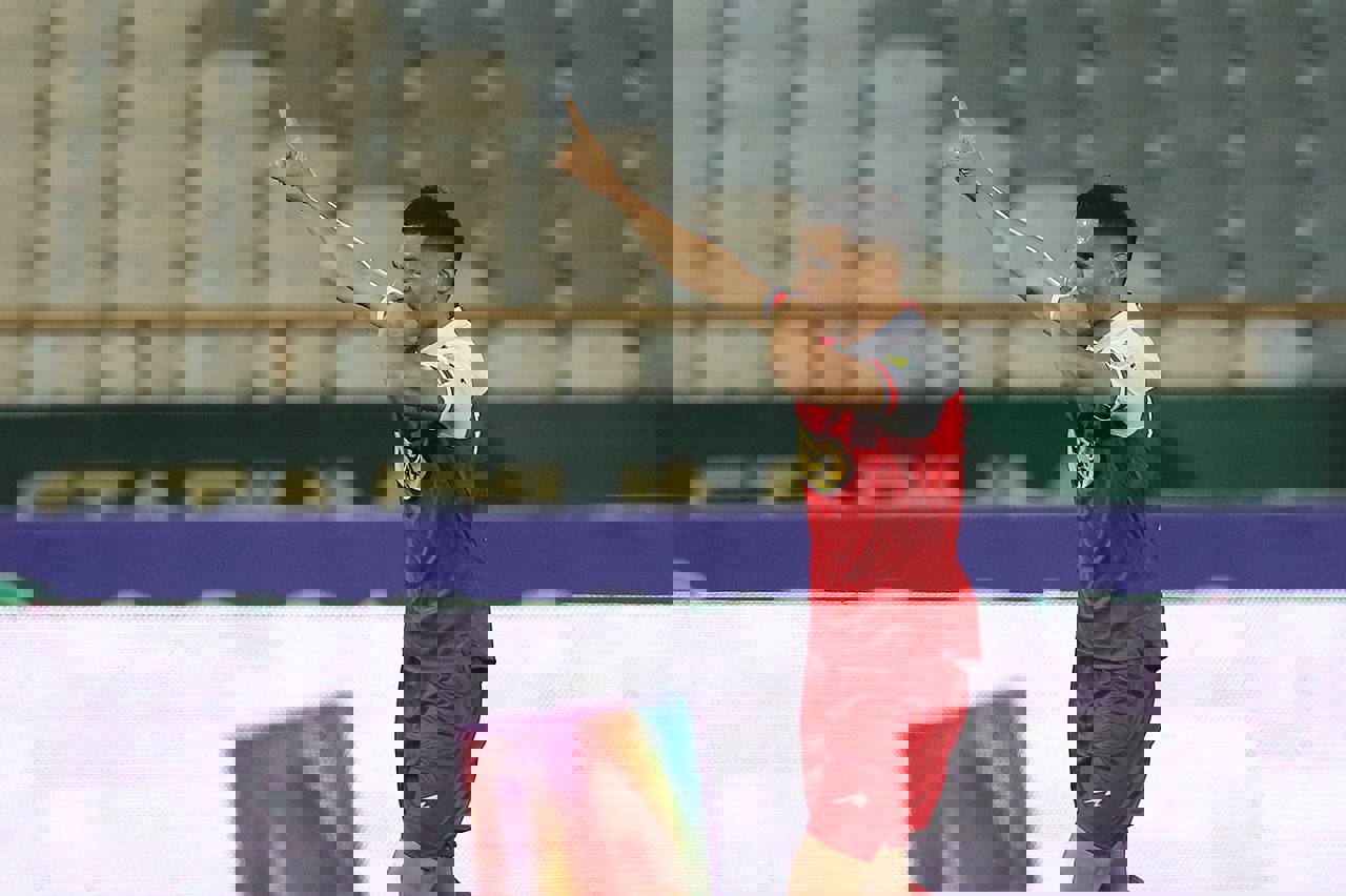 1907288