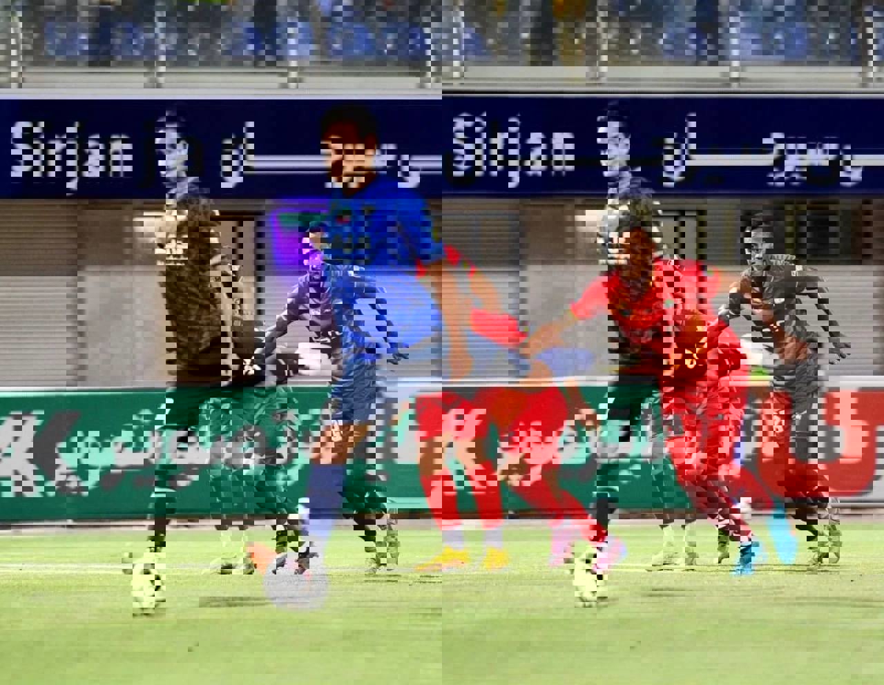1907360