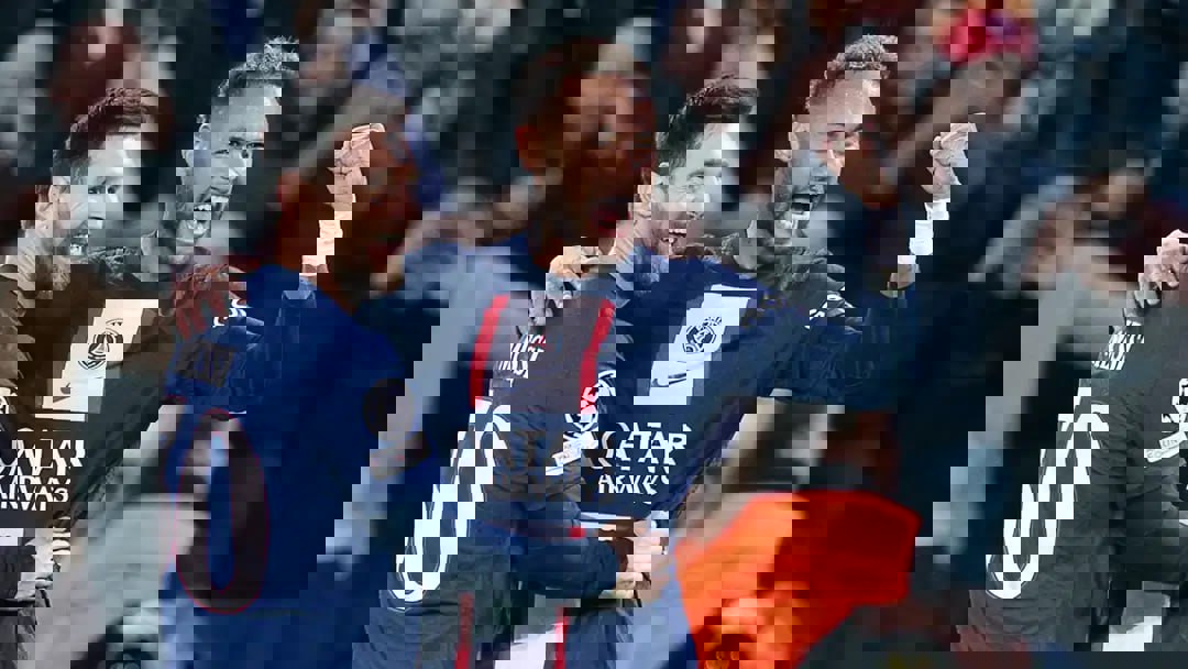 1907539