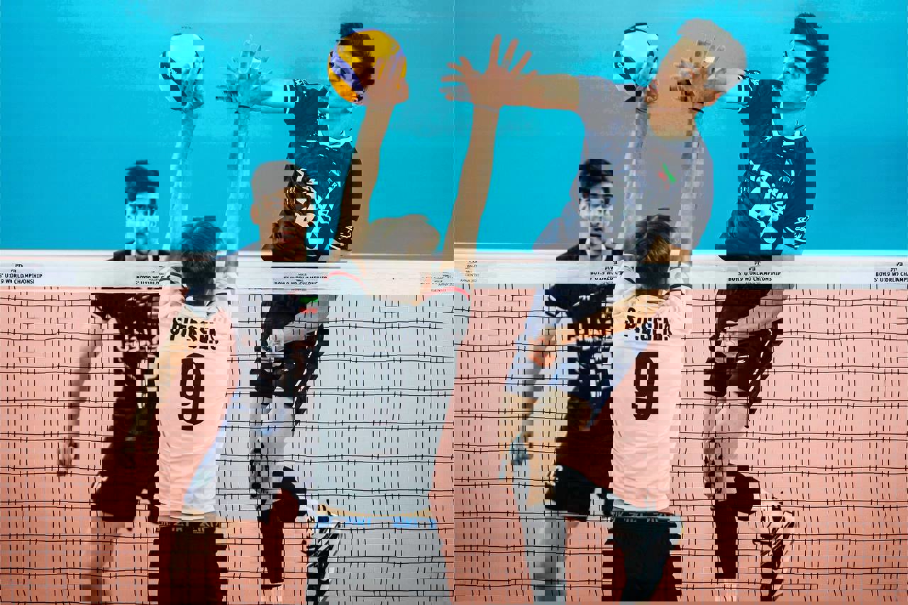 1907525
