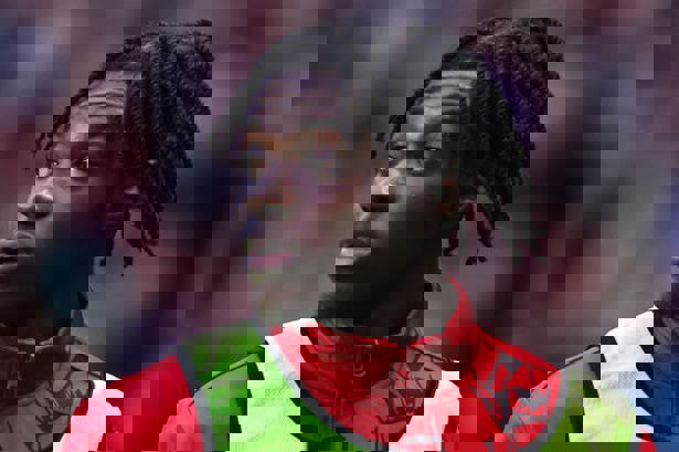 1907542