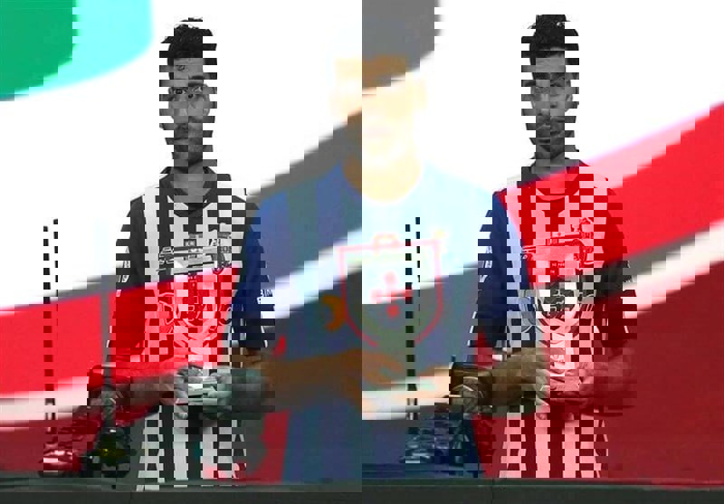 1907588