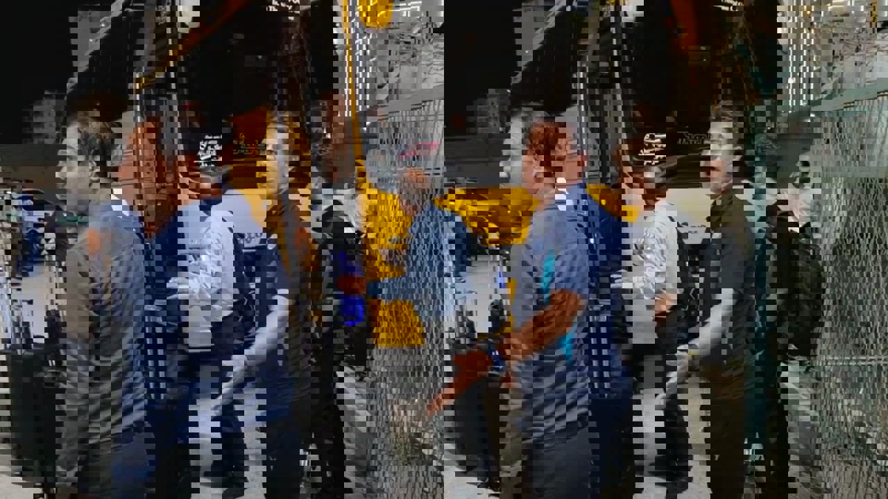 1907783