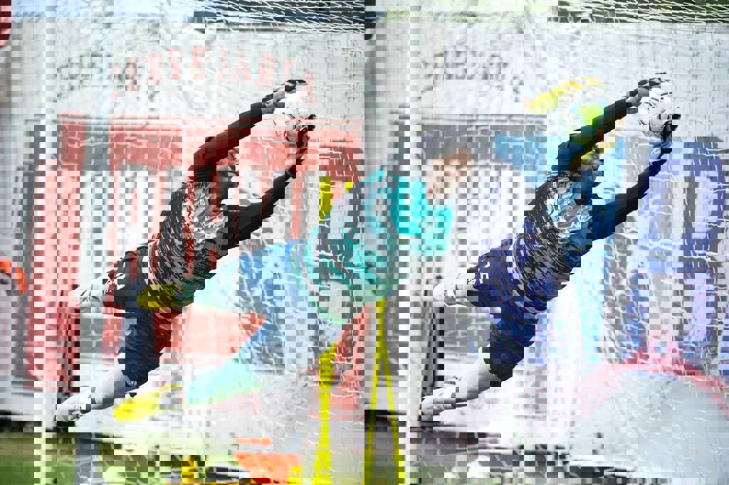 1907823