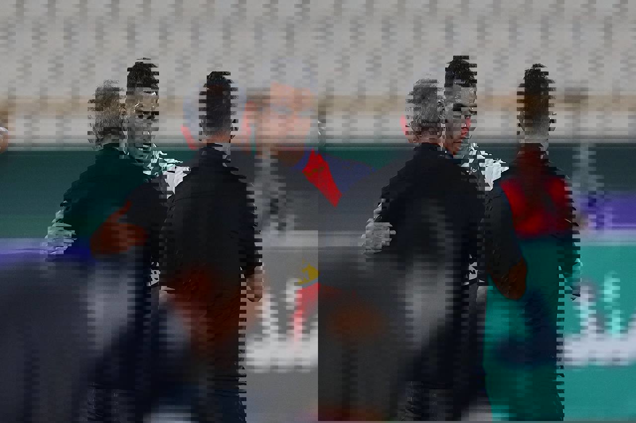 1907798
