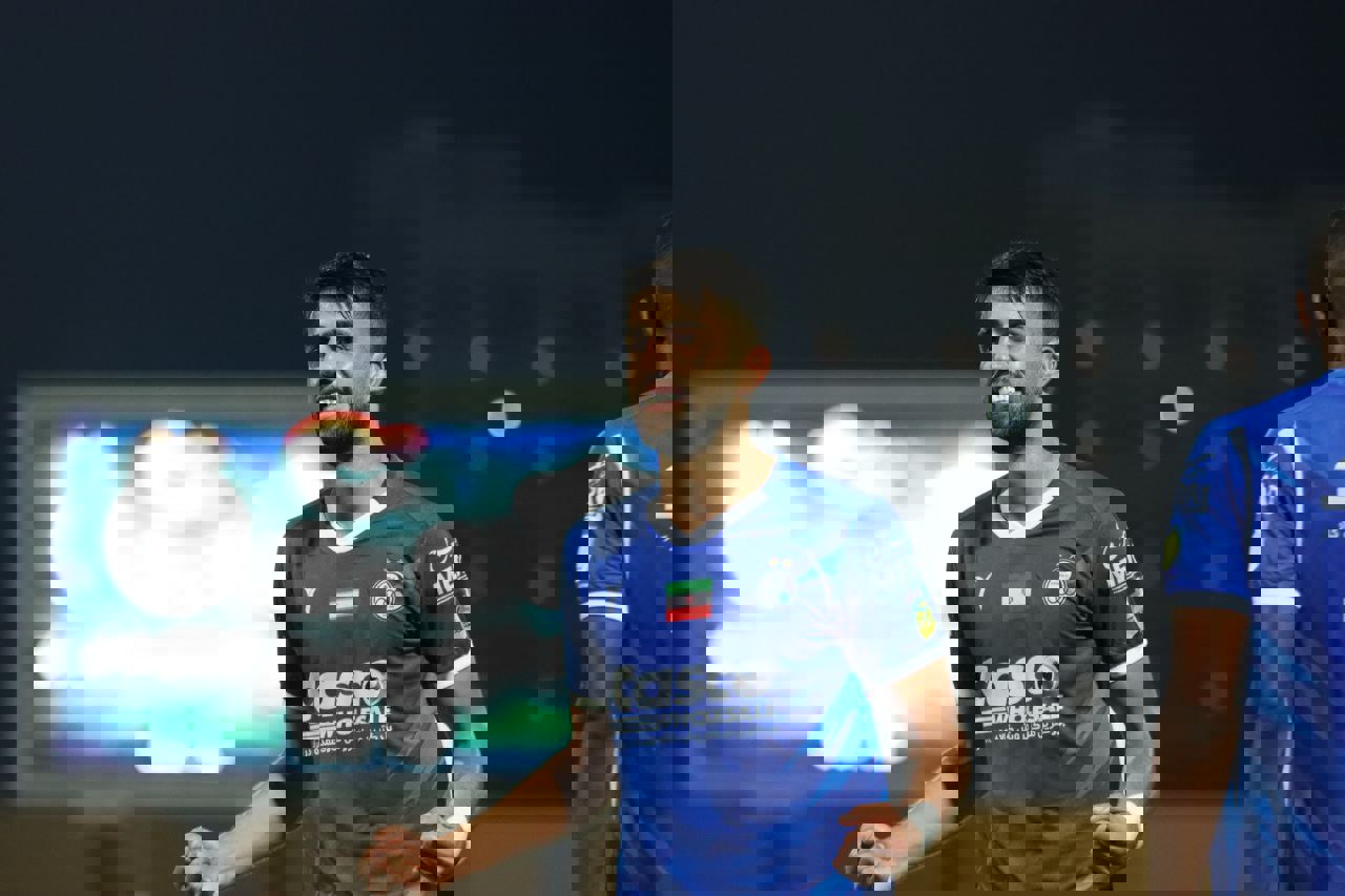 1907885