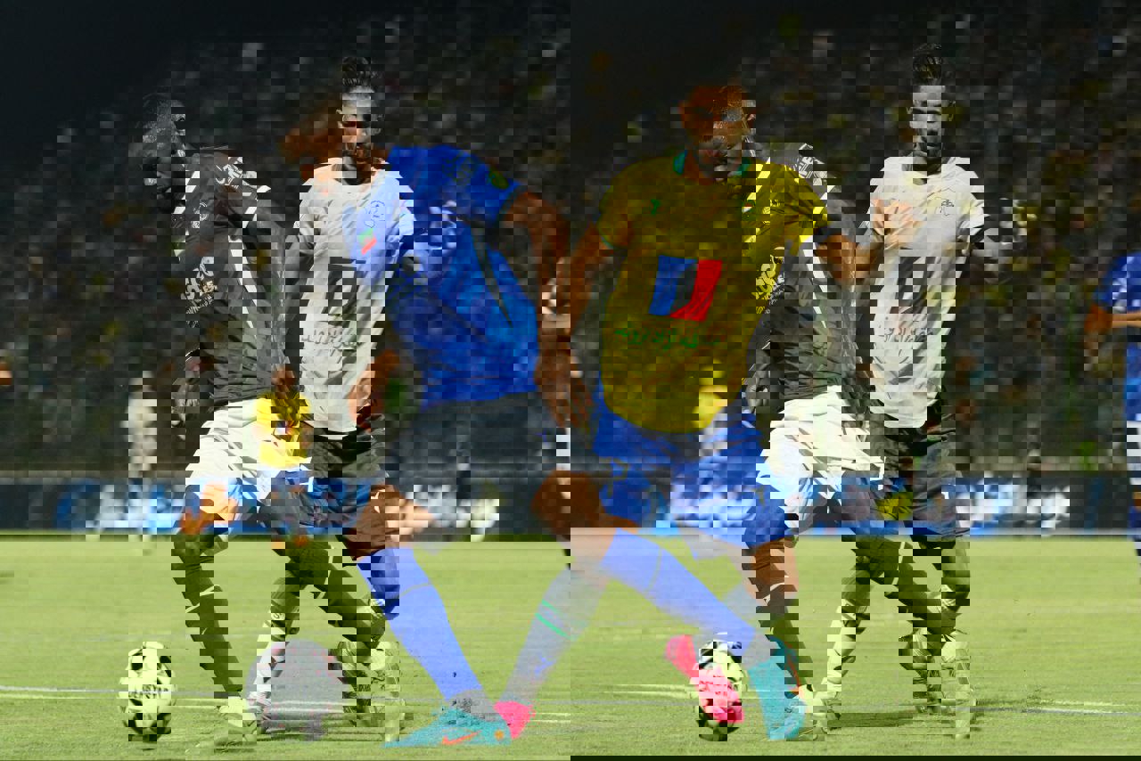 1907896