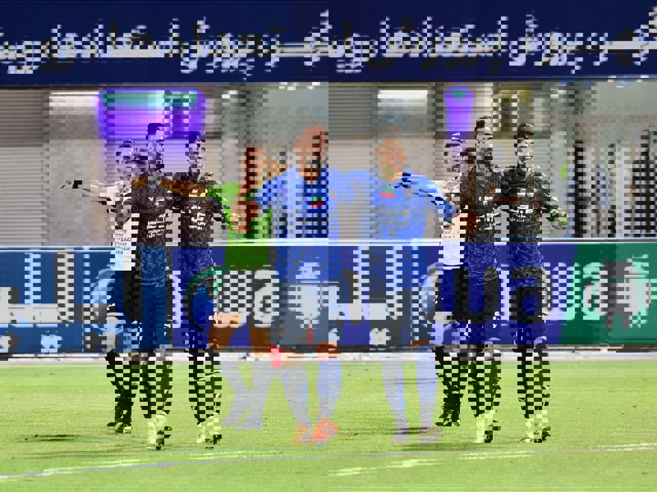 1907928