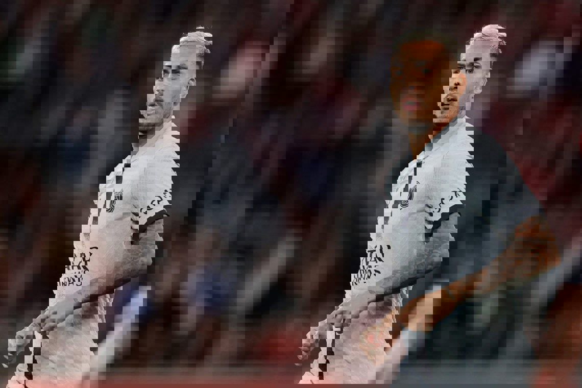 1907949