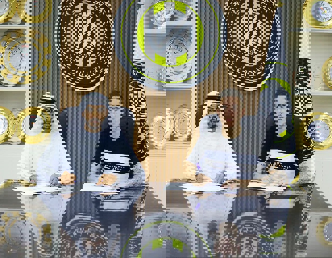 1908252