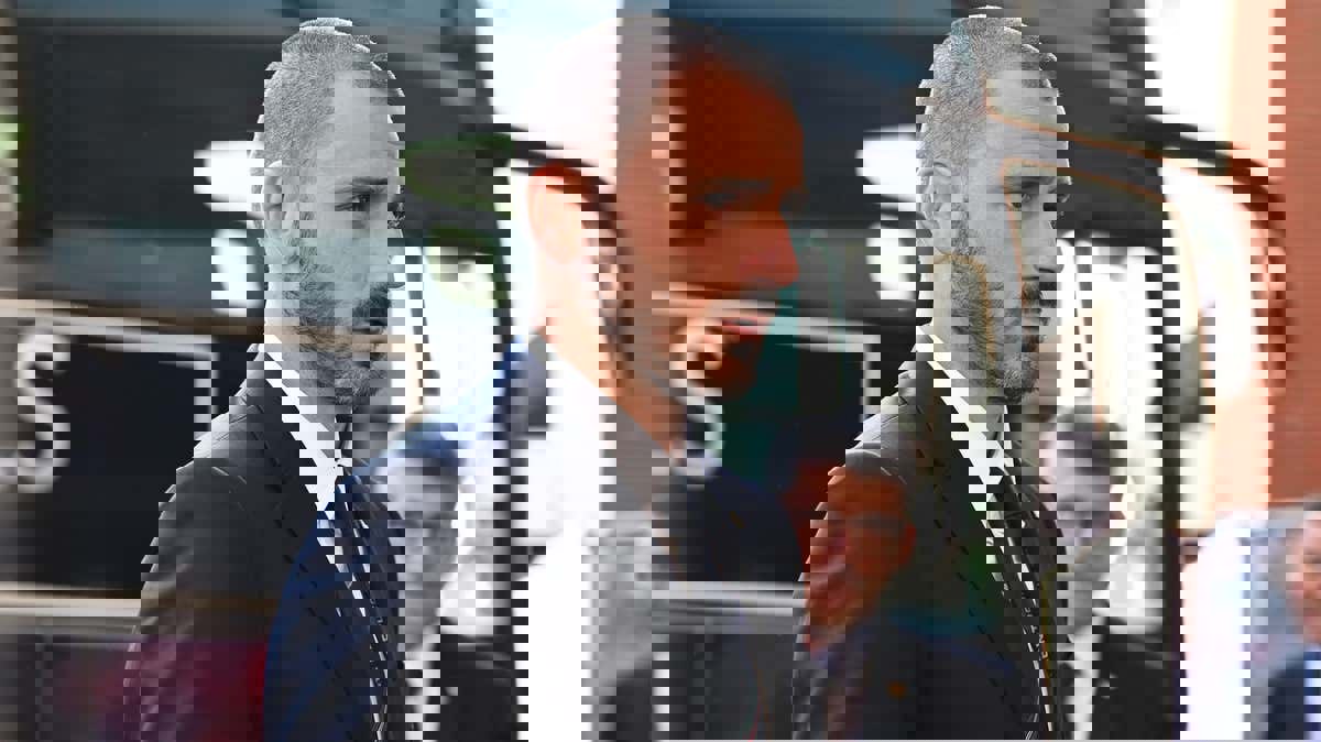 1908200