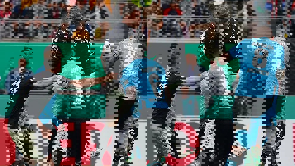 1908852