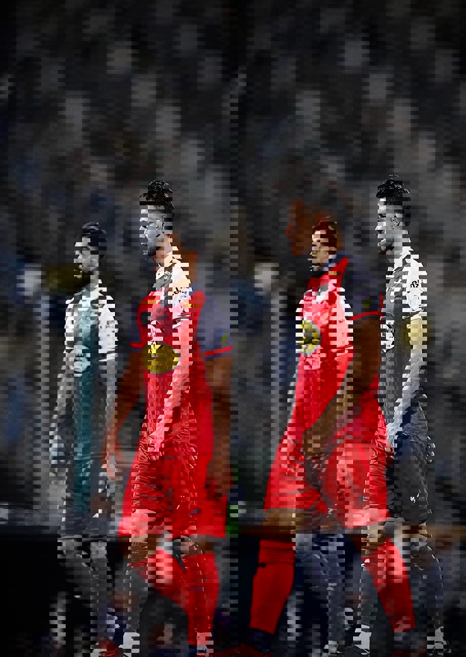 1908386