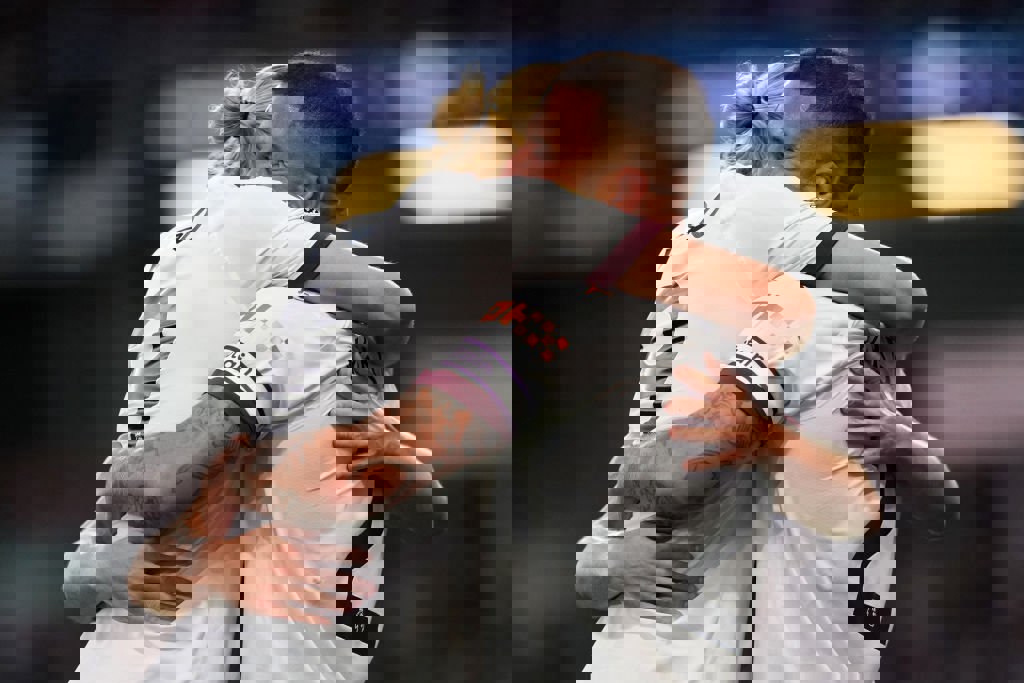 1908351