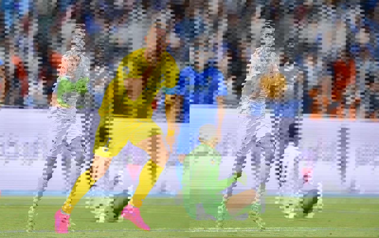 1908749