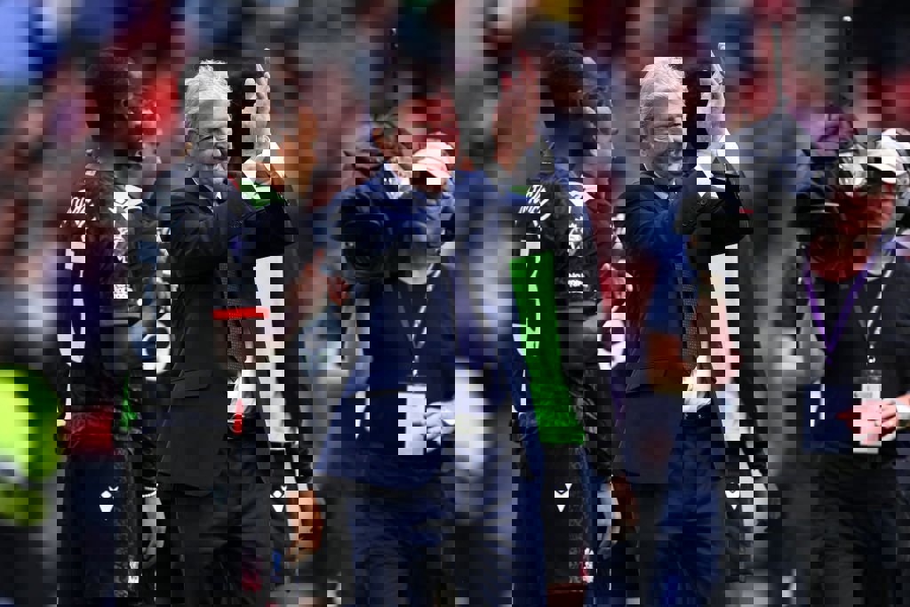 1908696