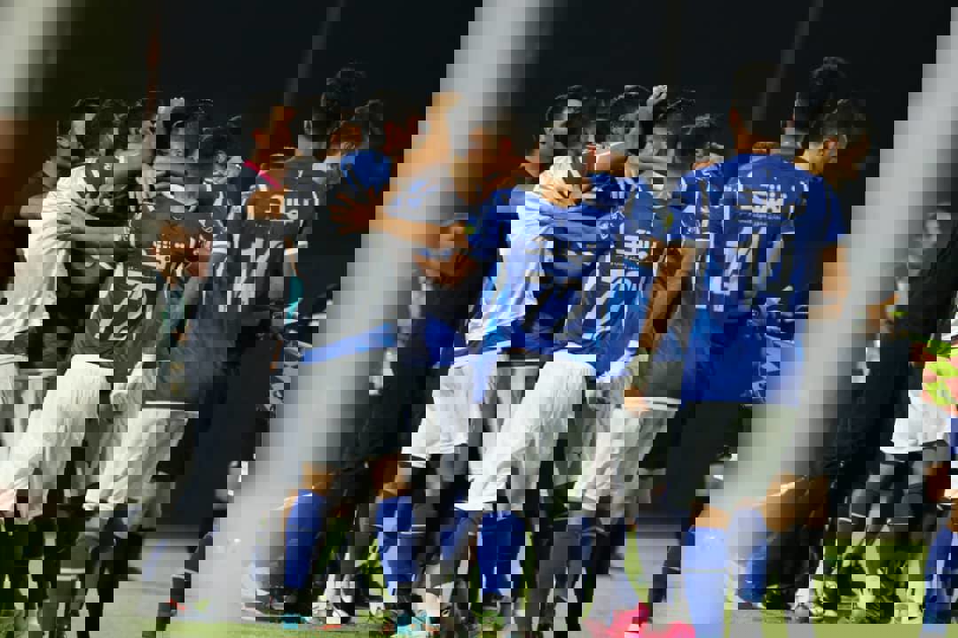 1908886