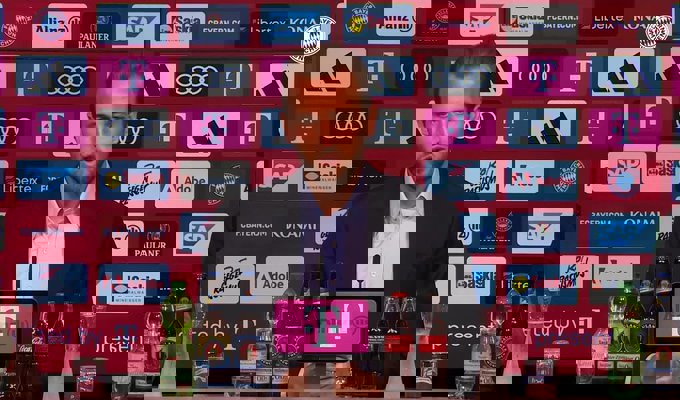 1909157