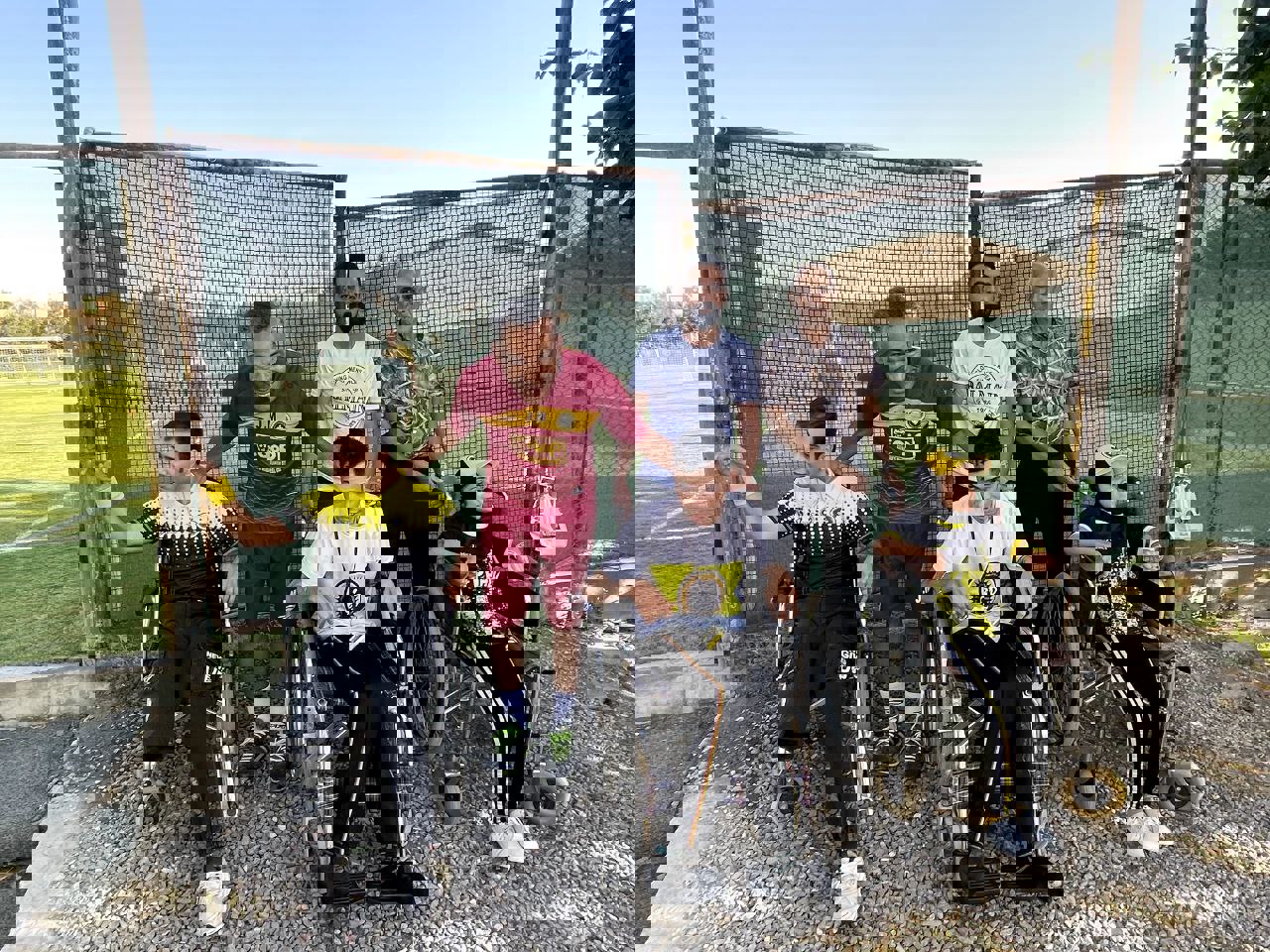 1909352