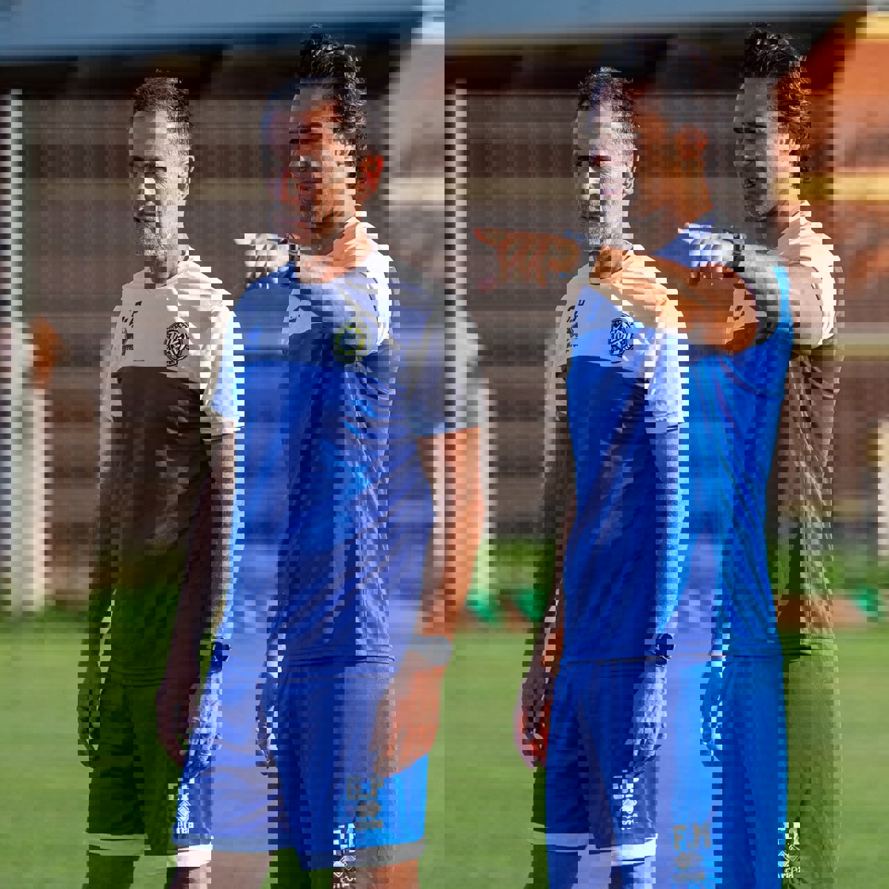 1909485