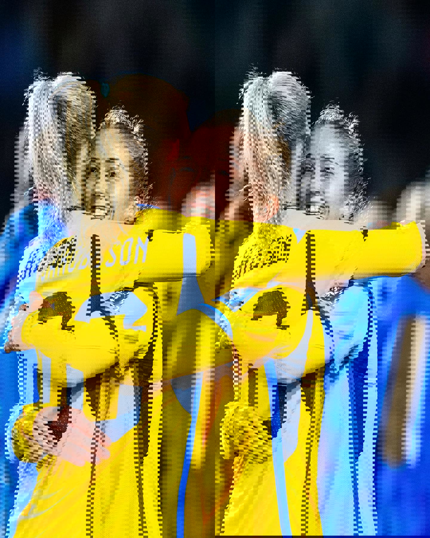 1909704
