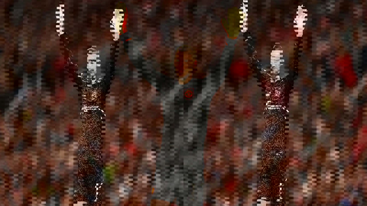 1909686