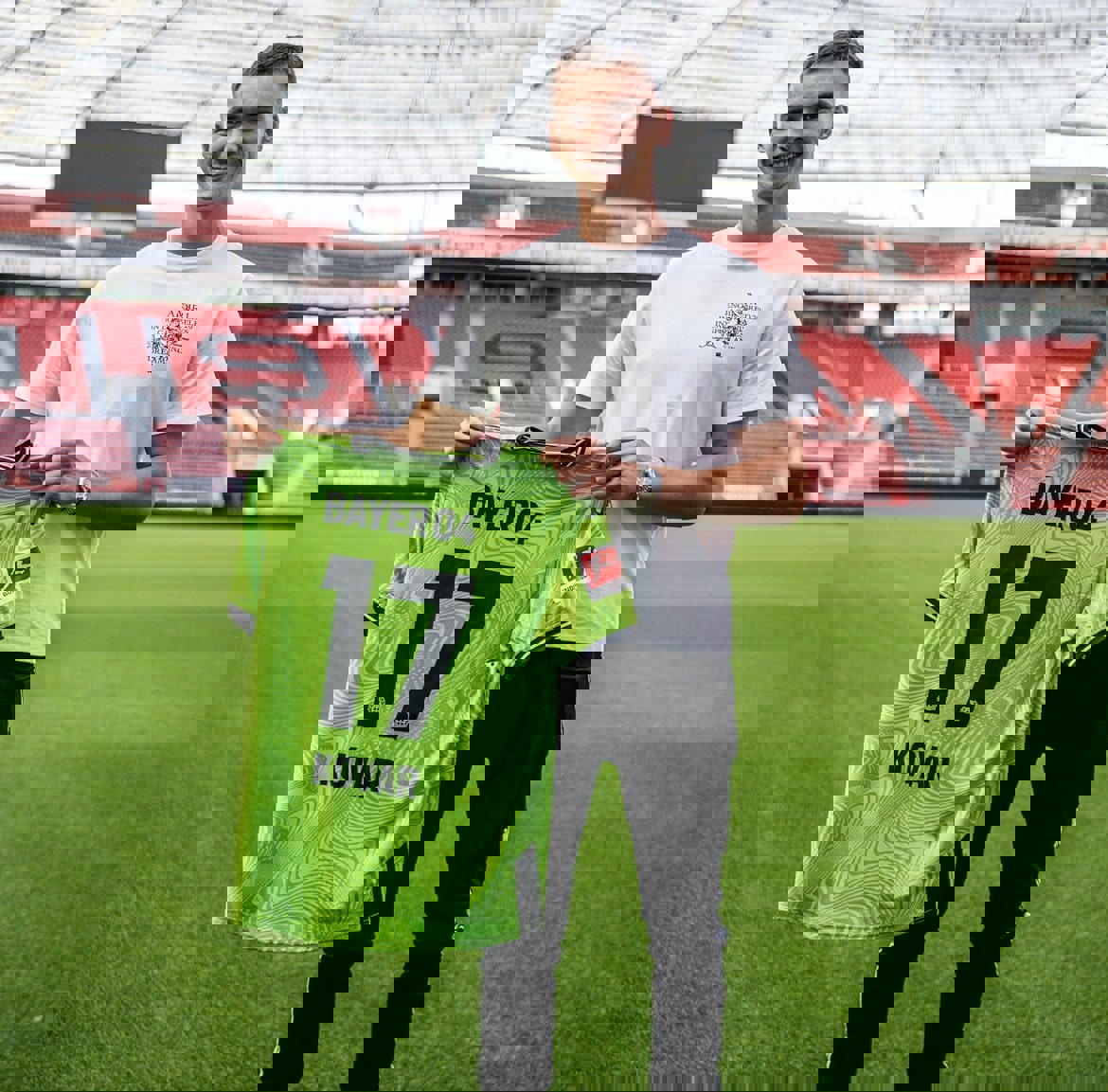 1909989