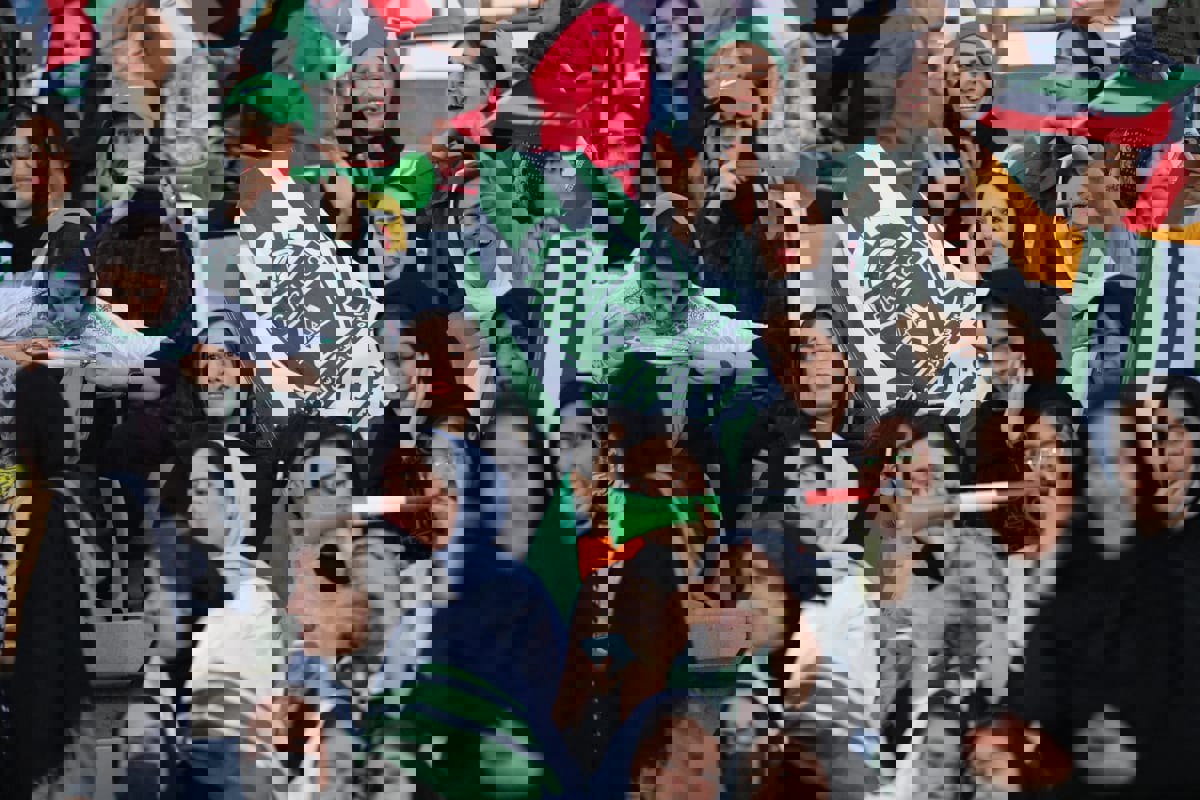 1910213