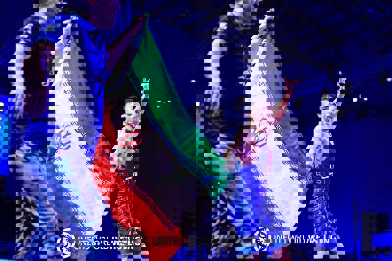 1910448
