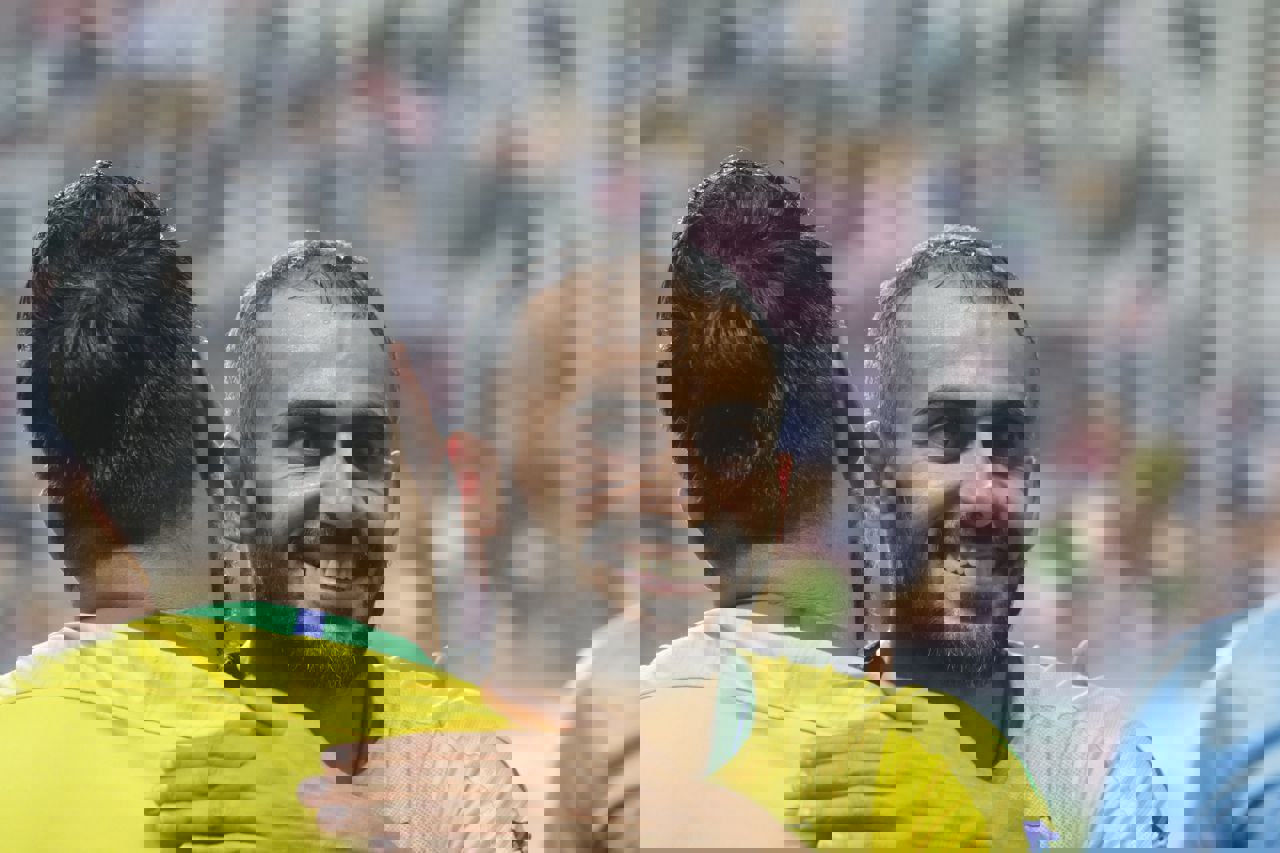 1910865
