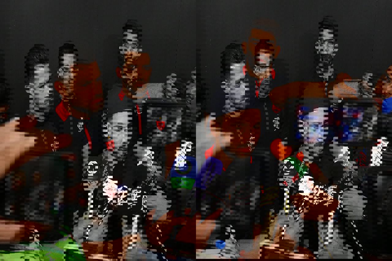 1910959