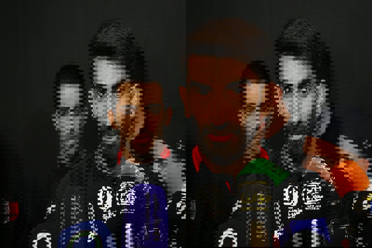 1910958