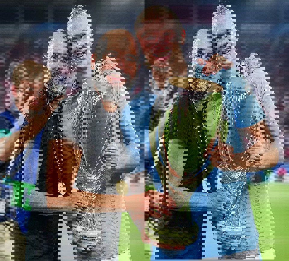 1910927