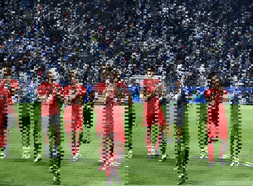 1910894